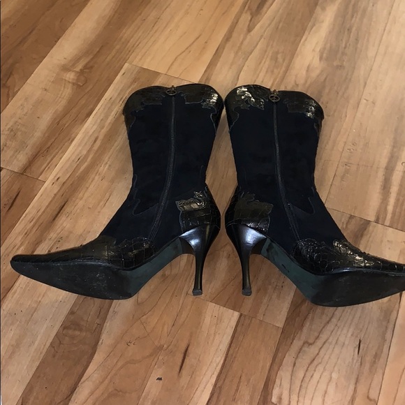 Donald J Pliner Vane Suede and Leather Embossed - Picture 4 of 7